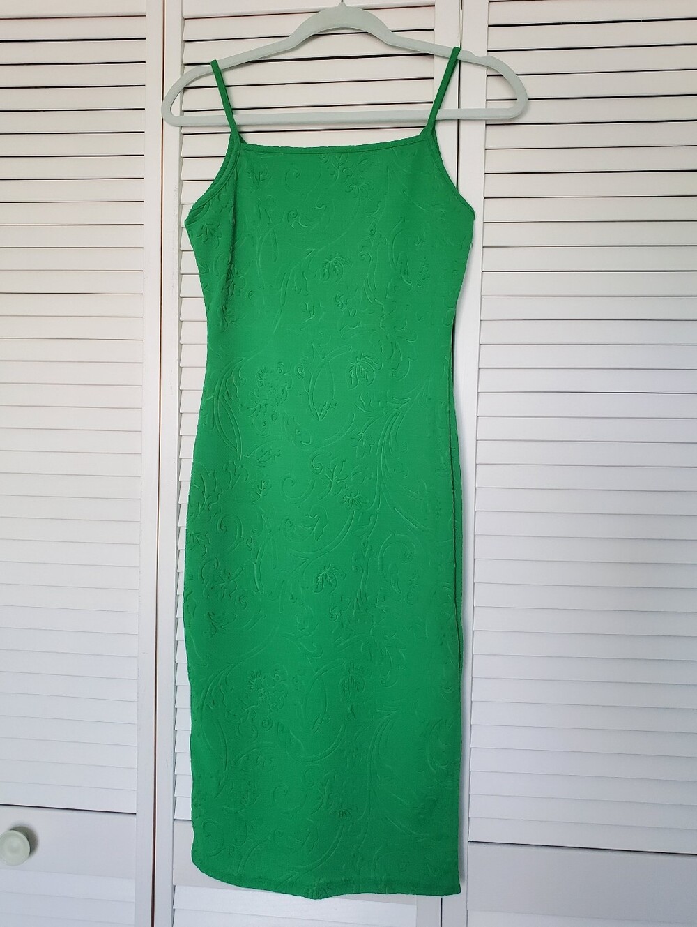 Heart & Hips Green Embossed Paisley Print Midi Dress
